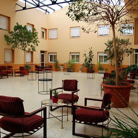 Ahc Hoteles Caces Konforlar fotoğraf