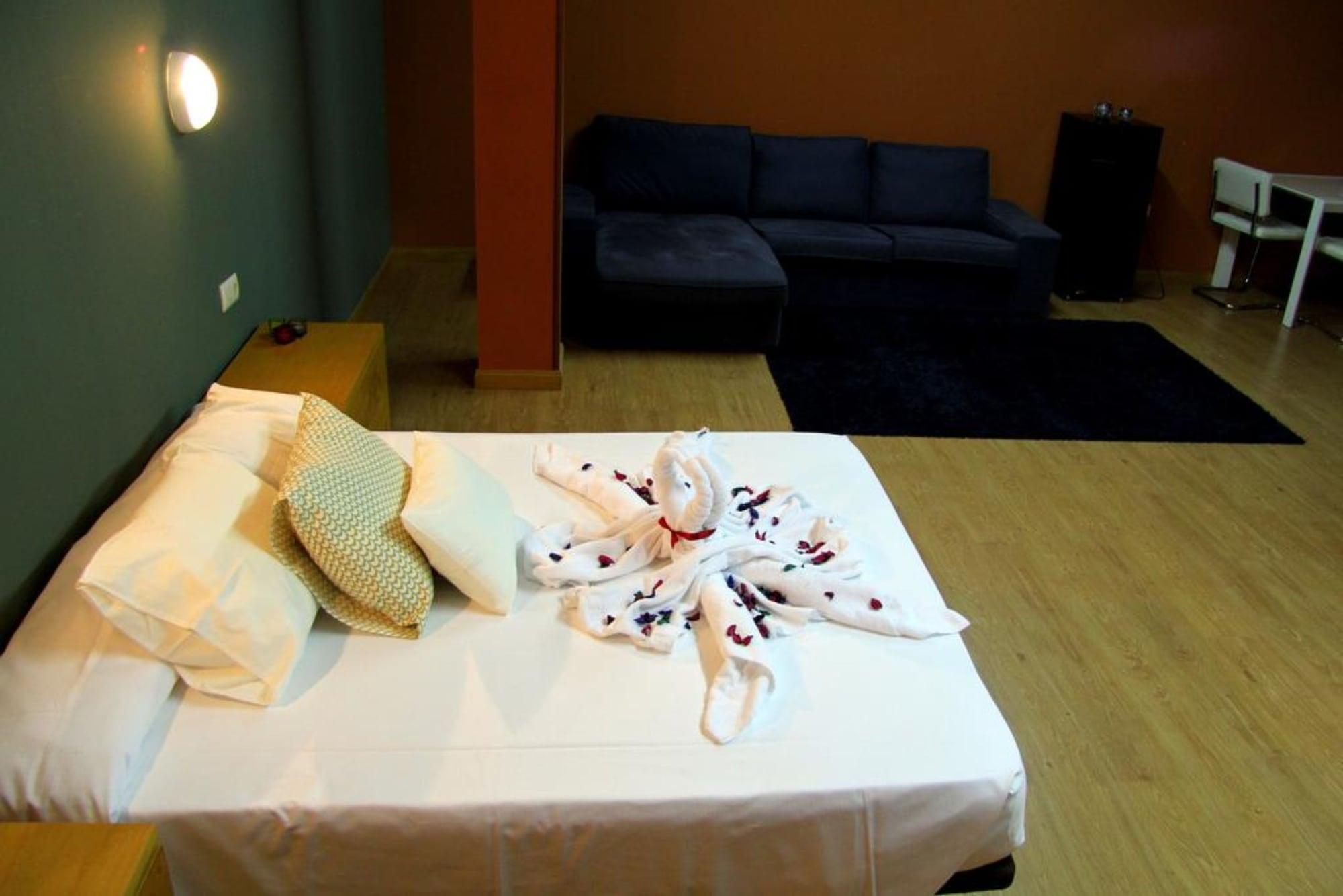 Ahc Hoteles Caces Dış mekan fotoğraf