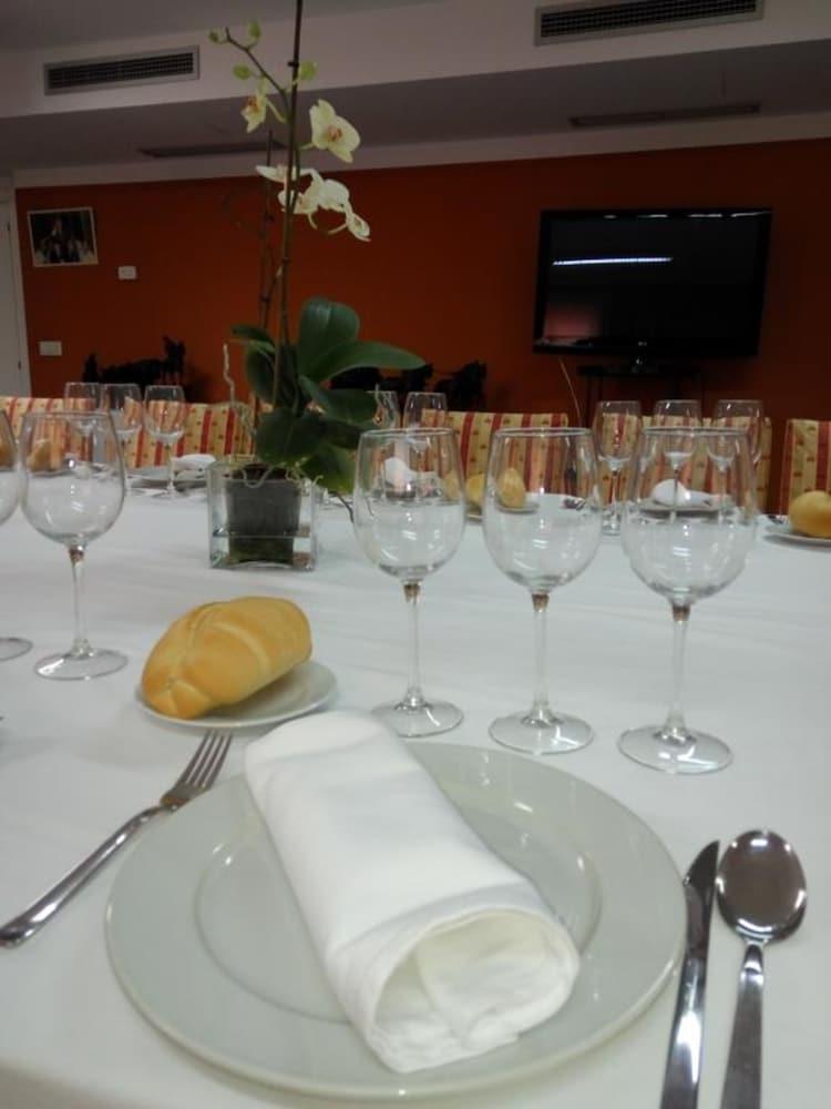 Ahc Hoteles Caces Dış mekan fotoğraf