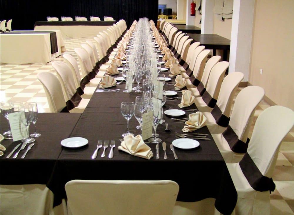 Ahc Hoteles Caces Dış mekan fotoğraf