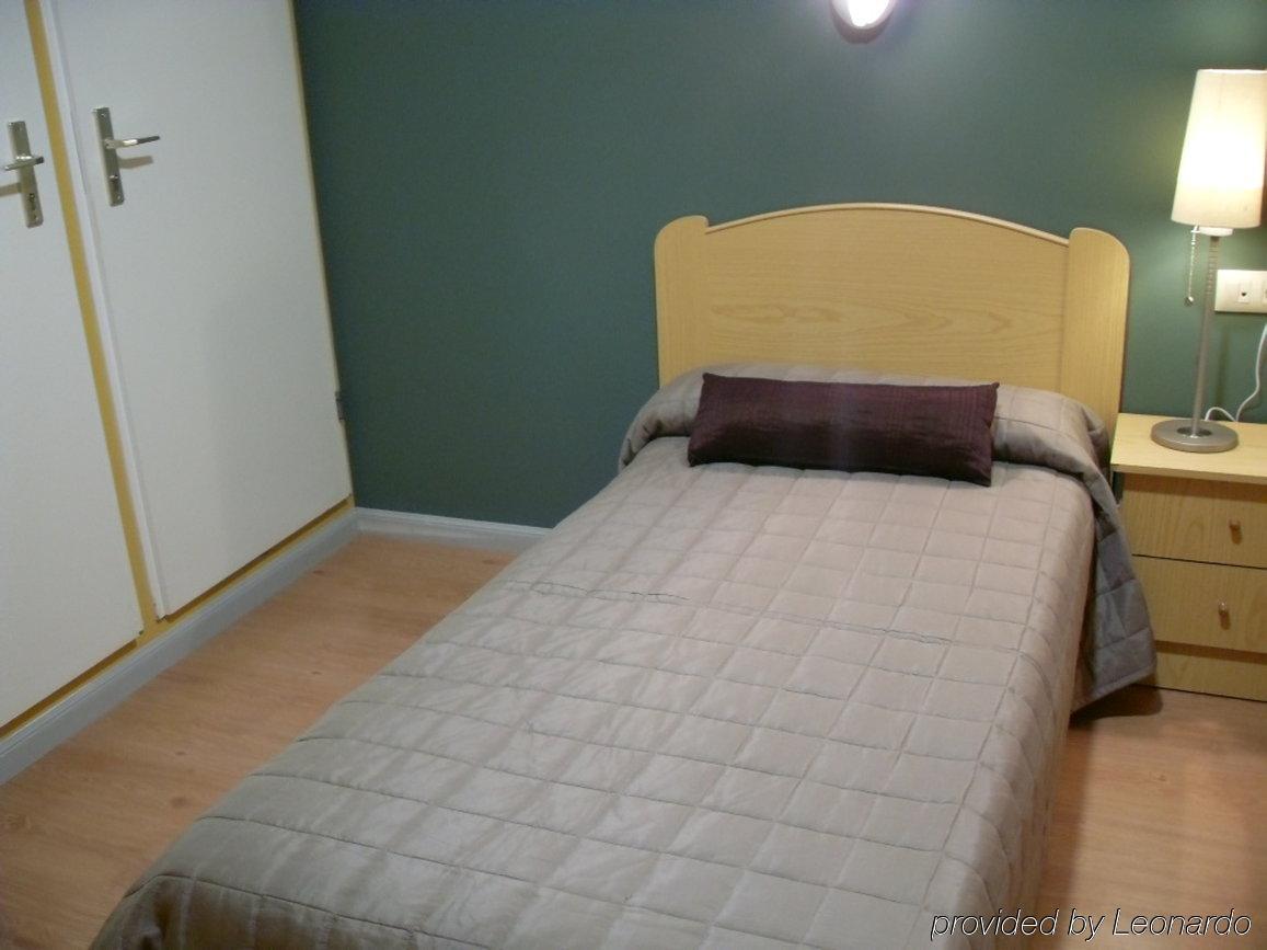 Ahc Hoteles Caces Oda fotoğraf