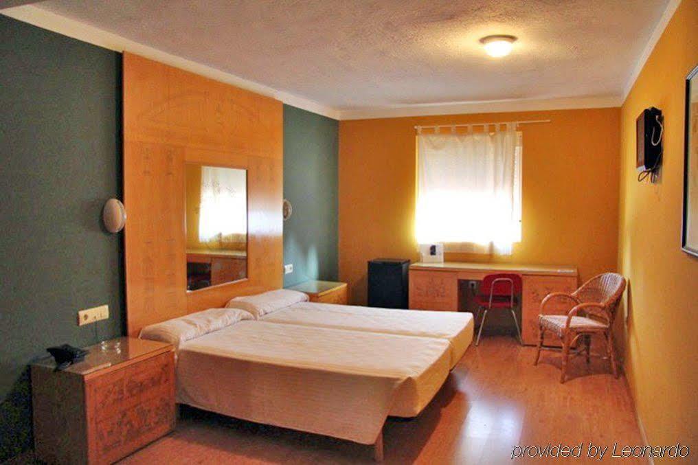 Ahc Hoteles Caces Oda fotoğraf